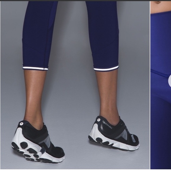 Lululemon all the right places crop - Picture 2 of 6